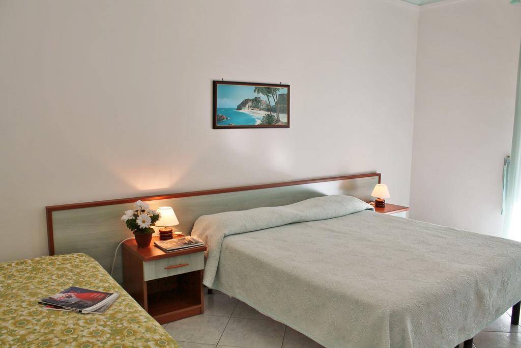 Appartamenti Mare Azzurro By Holiday World Albisola Superiore Eksteriør bilde