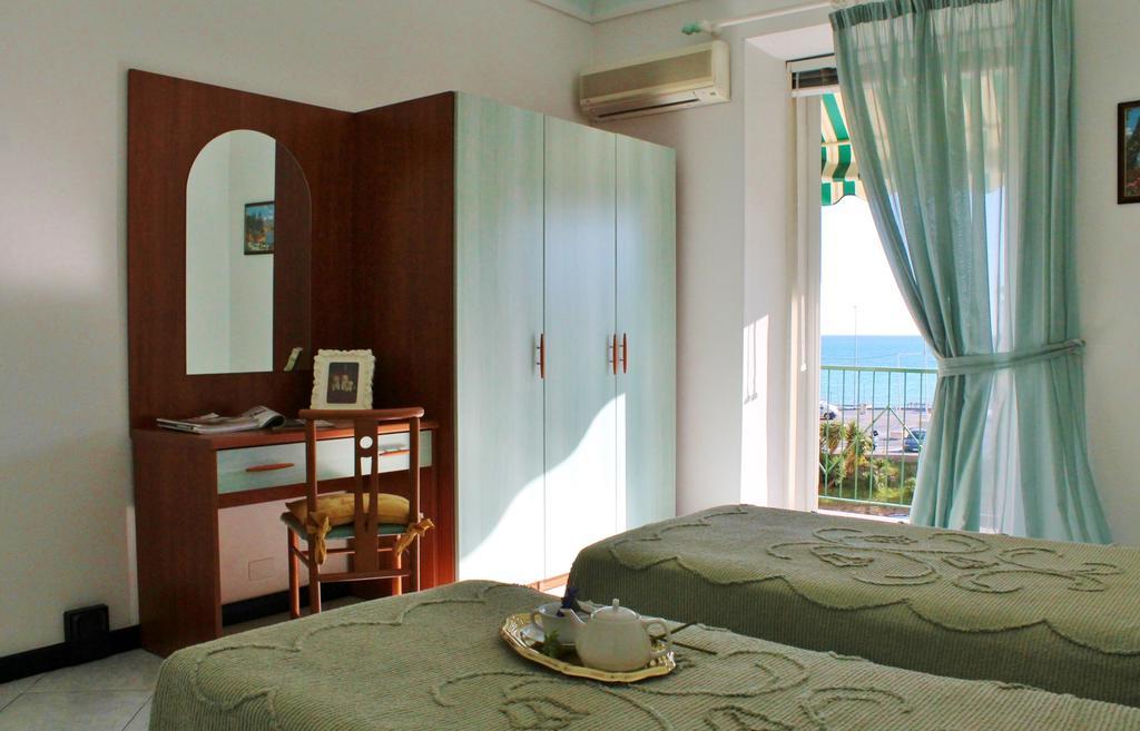 Appartamenti Mare Azzurro By Holiday World Albisola Superiore Eksteriør bilde