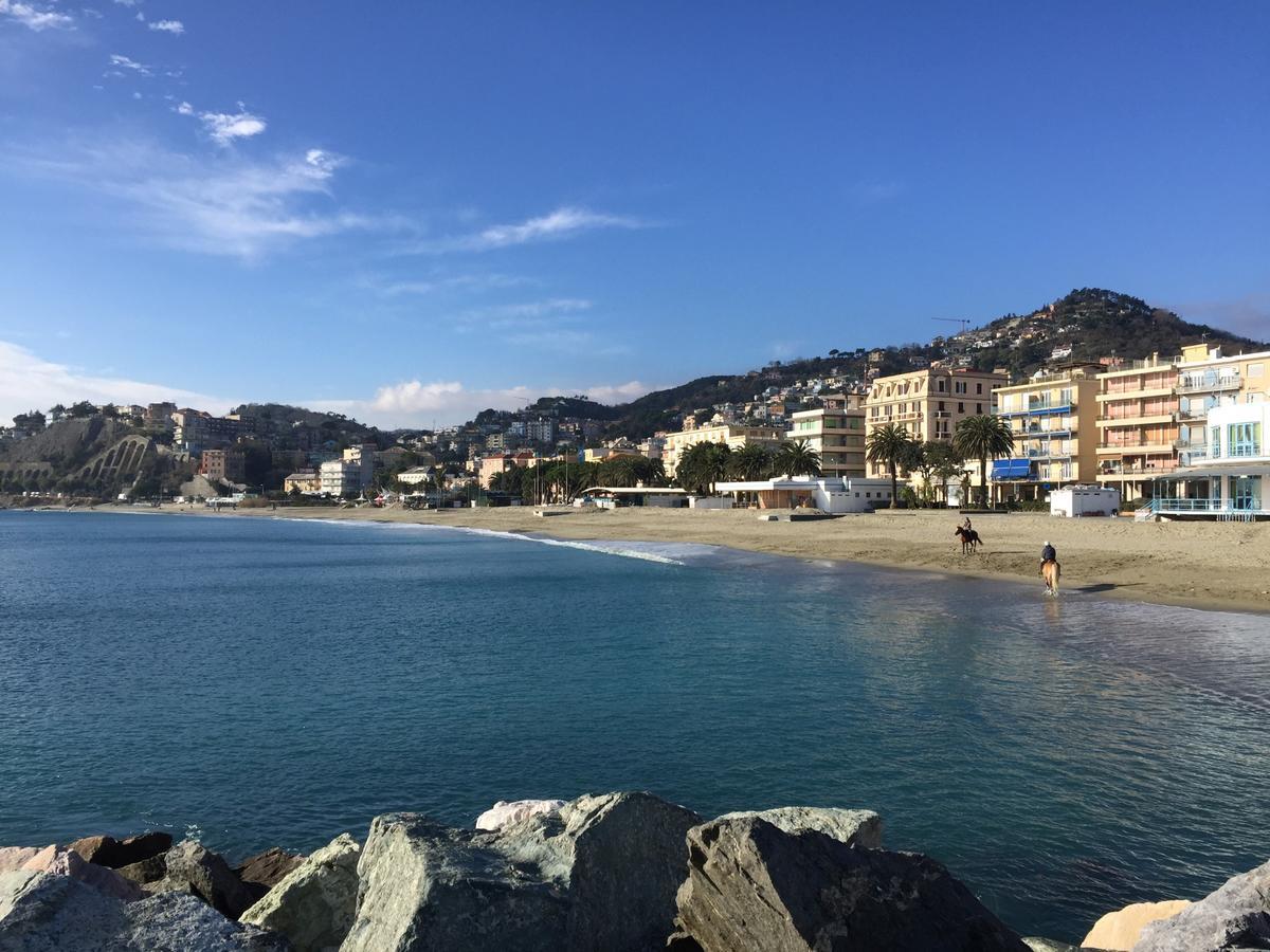 Appartamenti Mare Azzurro By Holiday World Albisola Superiore Eksteriør bilde